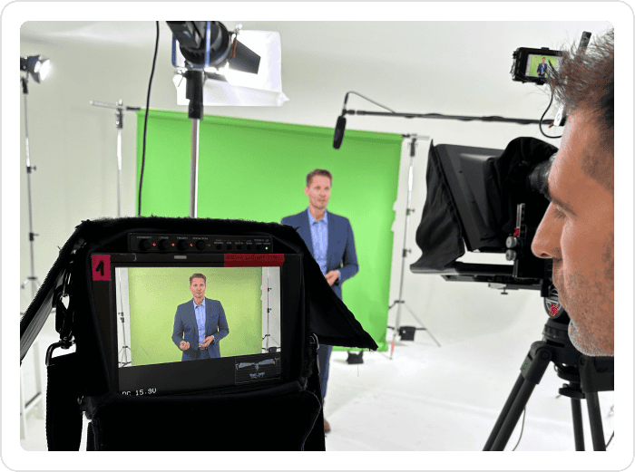 Avon Kettner, professional host, hosting an event