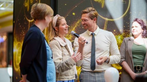 Avon Kettner hosts a anniversary event