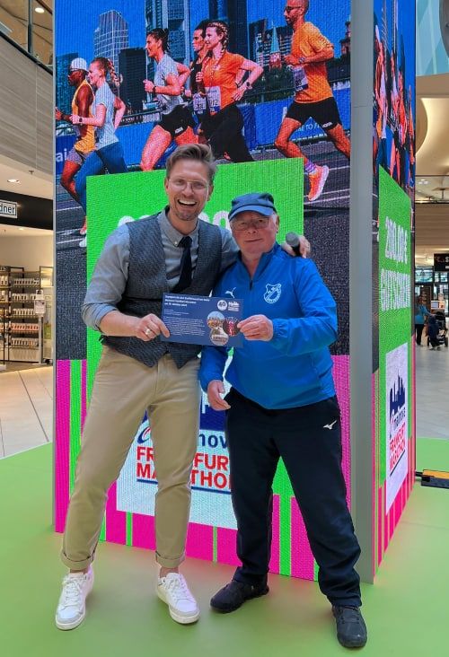 Avon Kettner hands over price to a guy